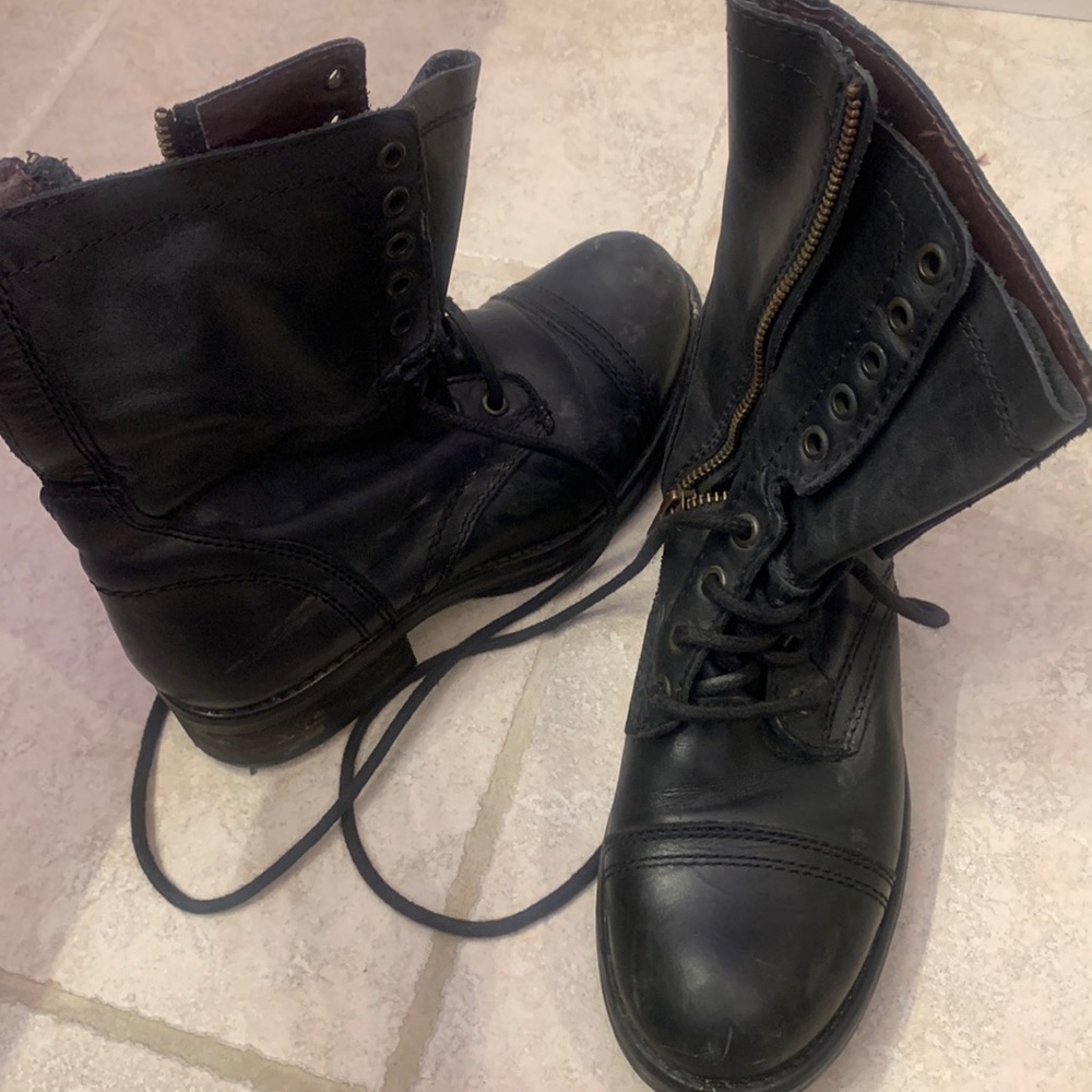STEVE MADDEN COMBAT BOOTS size 7.5
